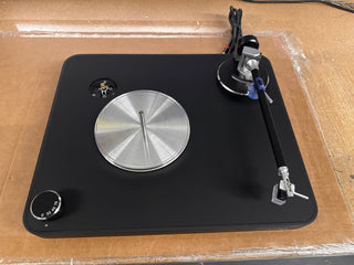 Clearaudio: Concept AiR Black Turntable - Concept Tonearm / Concept Cartridge  (Open Box Special)