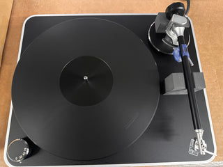 Clearaudio: Concept AiR Black Turntable - Concept Tonearm / Concept Cartridge  (Open Box Special)