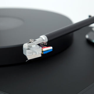 Clearaudio: Concept AiR Black Turntable - Concept Tonearm / Concept Cartridge  (Open Box Special)